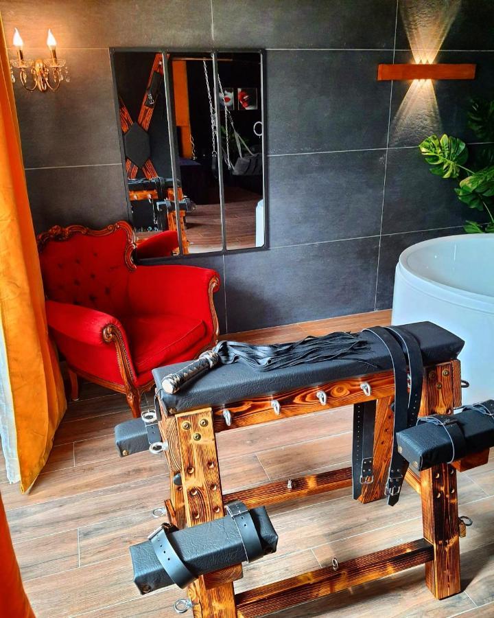La Loveroom Bdsm De Nice " La Chambre Luxe Des Desirs " Extérieur photo